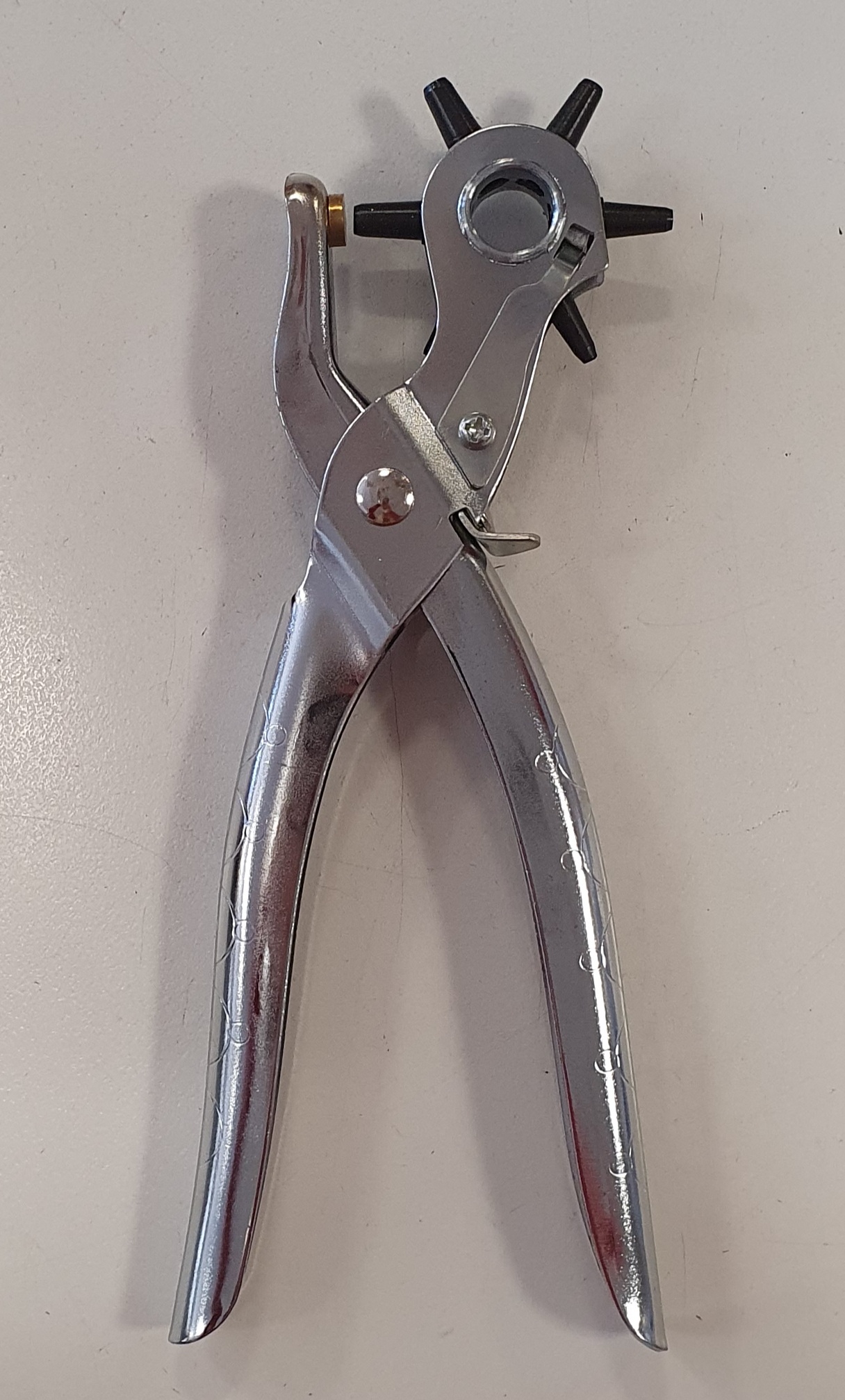 Hole punch plier